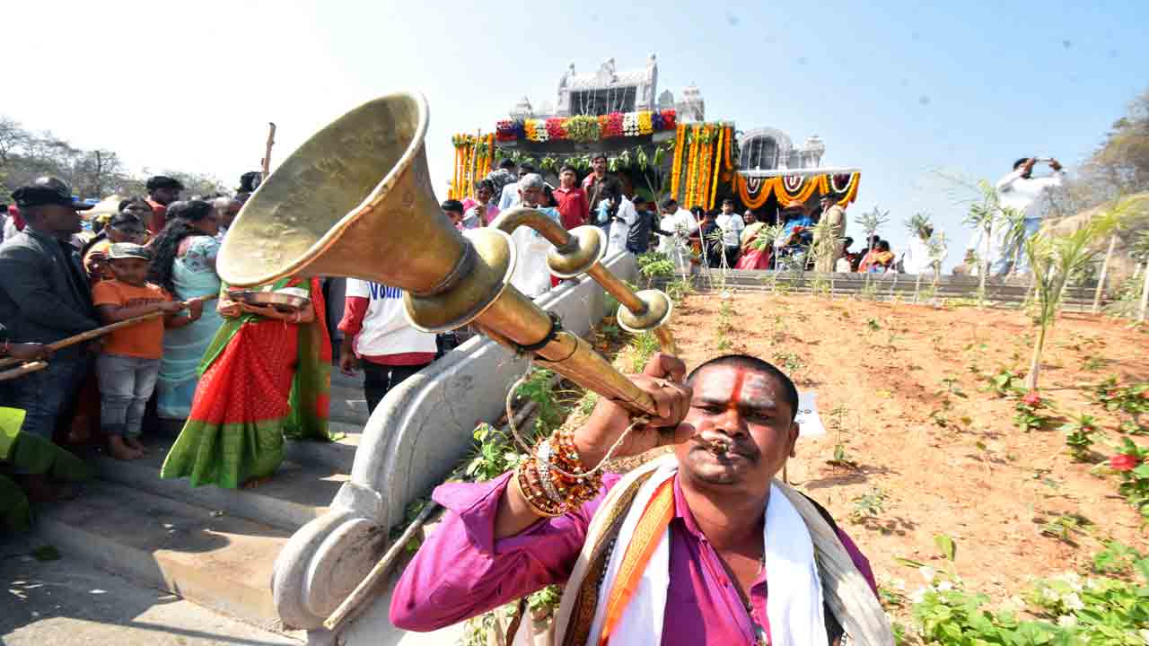 పర్వతాల శివాలయం అద్భుతం