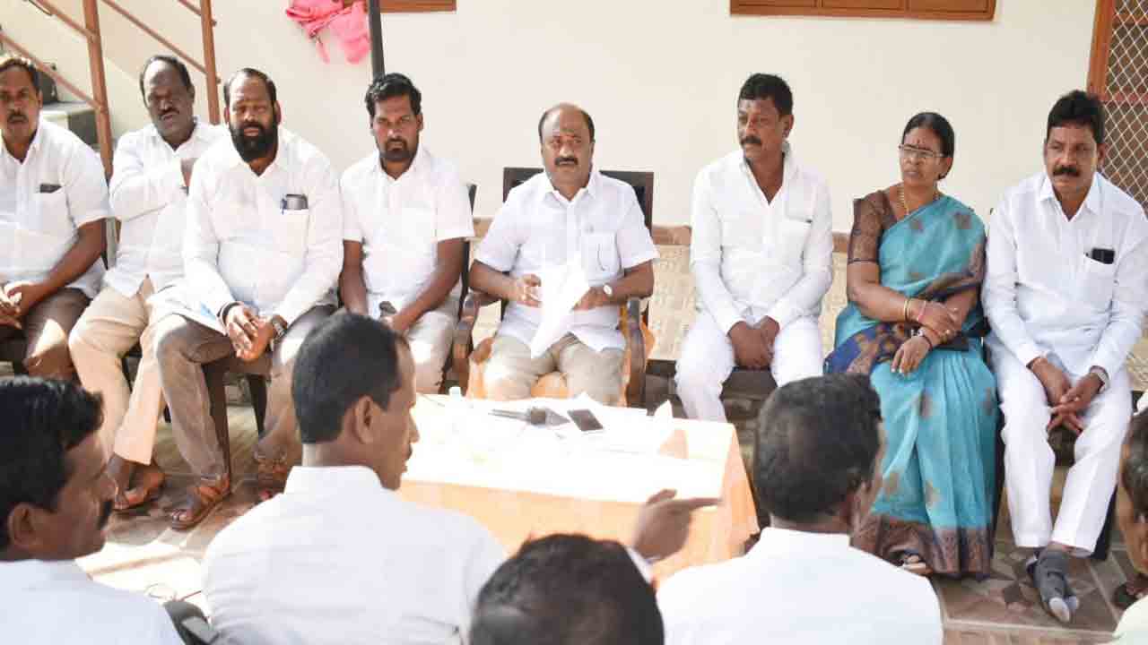 మతతత్వ పార్టీలకు బుద్ధి చెప్పాలి