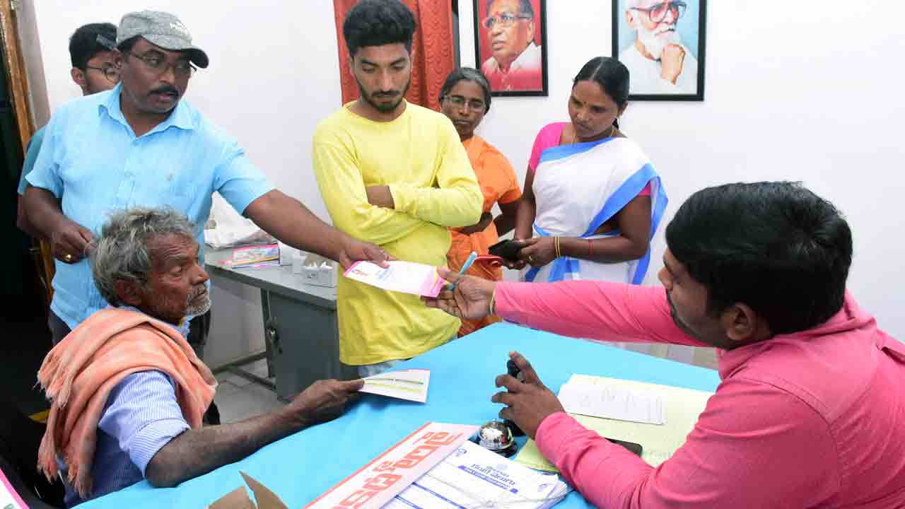 మస్కలు పోయి వెలుగు వచ్చె..