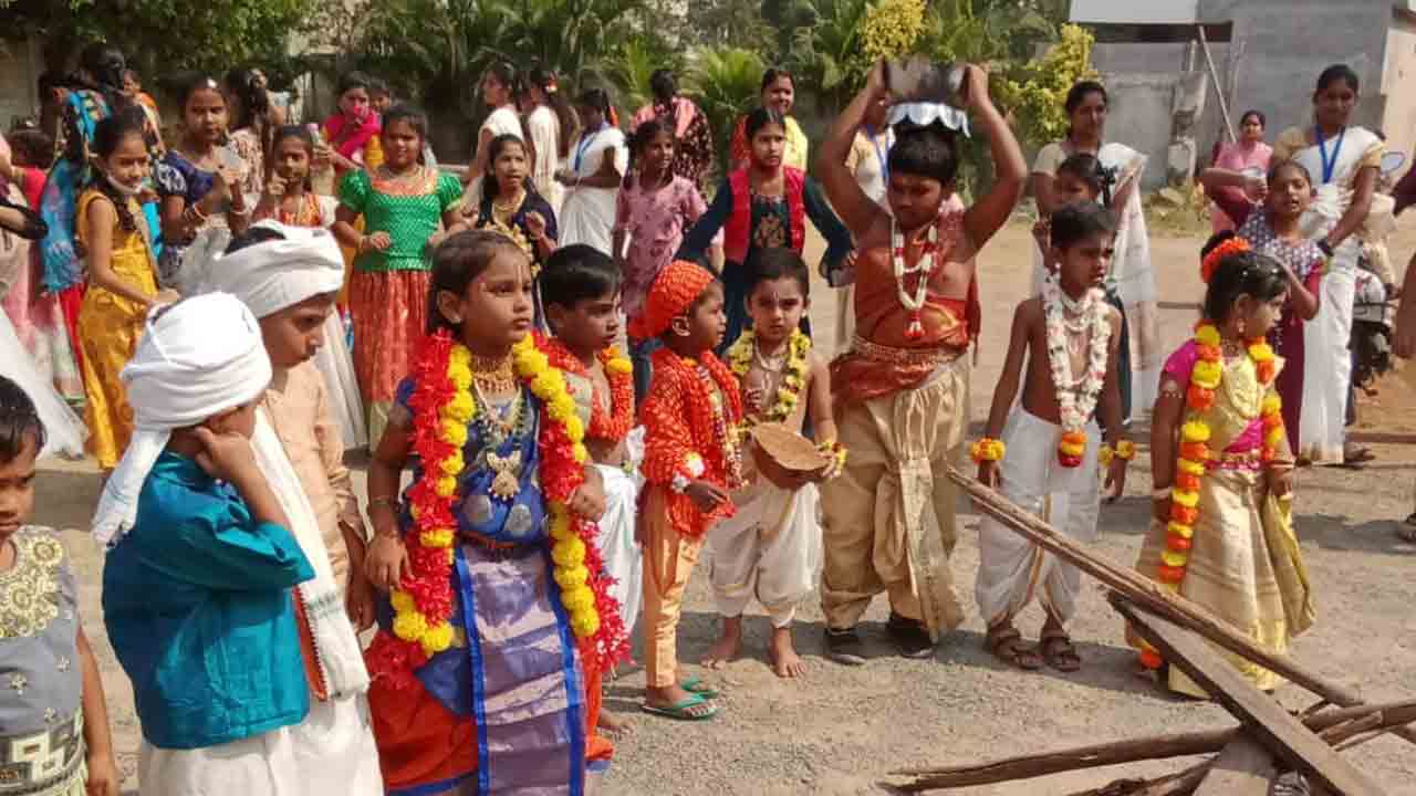 విద్యా సంస్థల్లో ముందస్తు సంక్రాంతి