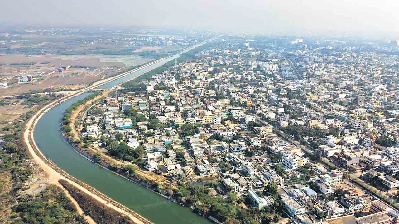 కాలువ నిండుగ.. అన్నదాతకు పండుగ