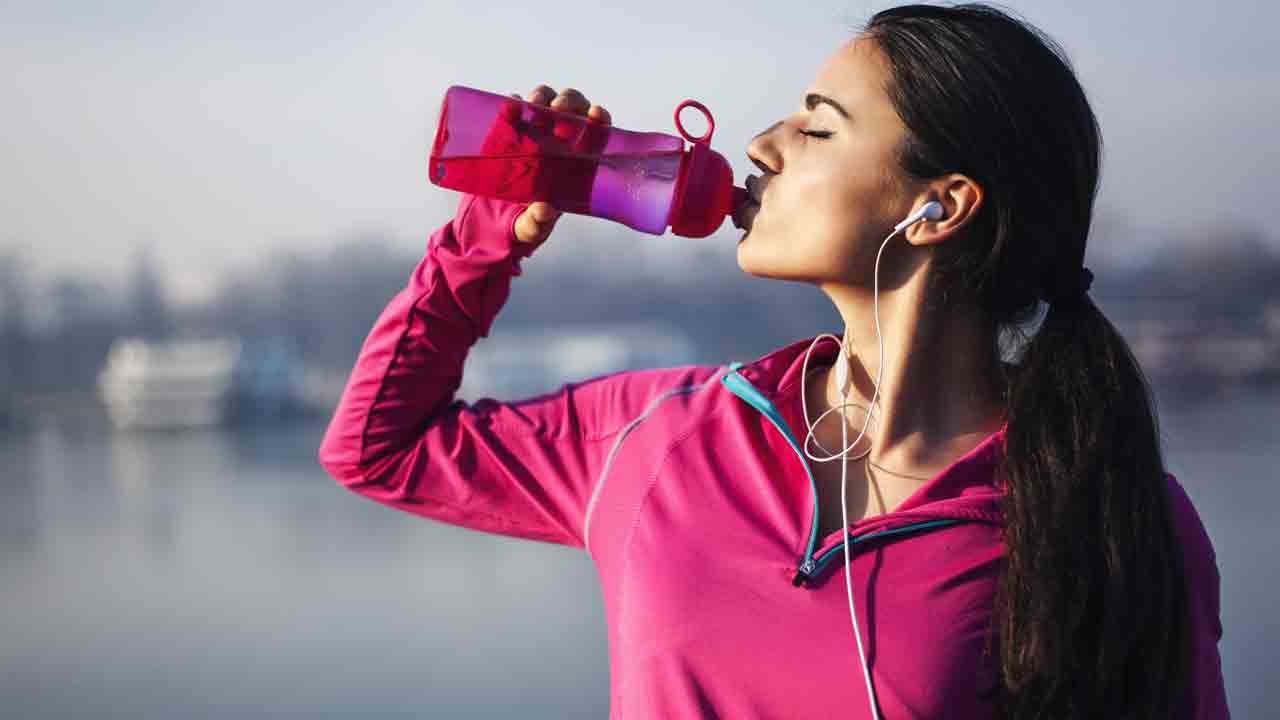 నీళ్లతోనే దీర్ఘాయుష్షు.. శరీరాన్ని హైడ్రేటెడ్‌గా ఉంచుకొంటేనే ఆరోగ్యం