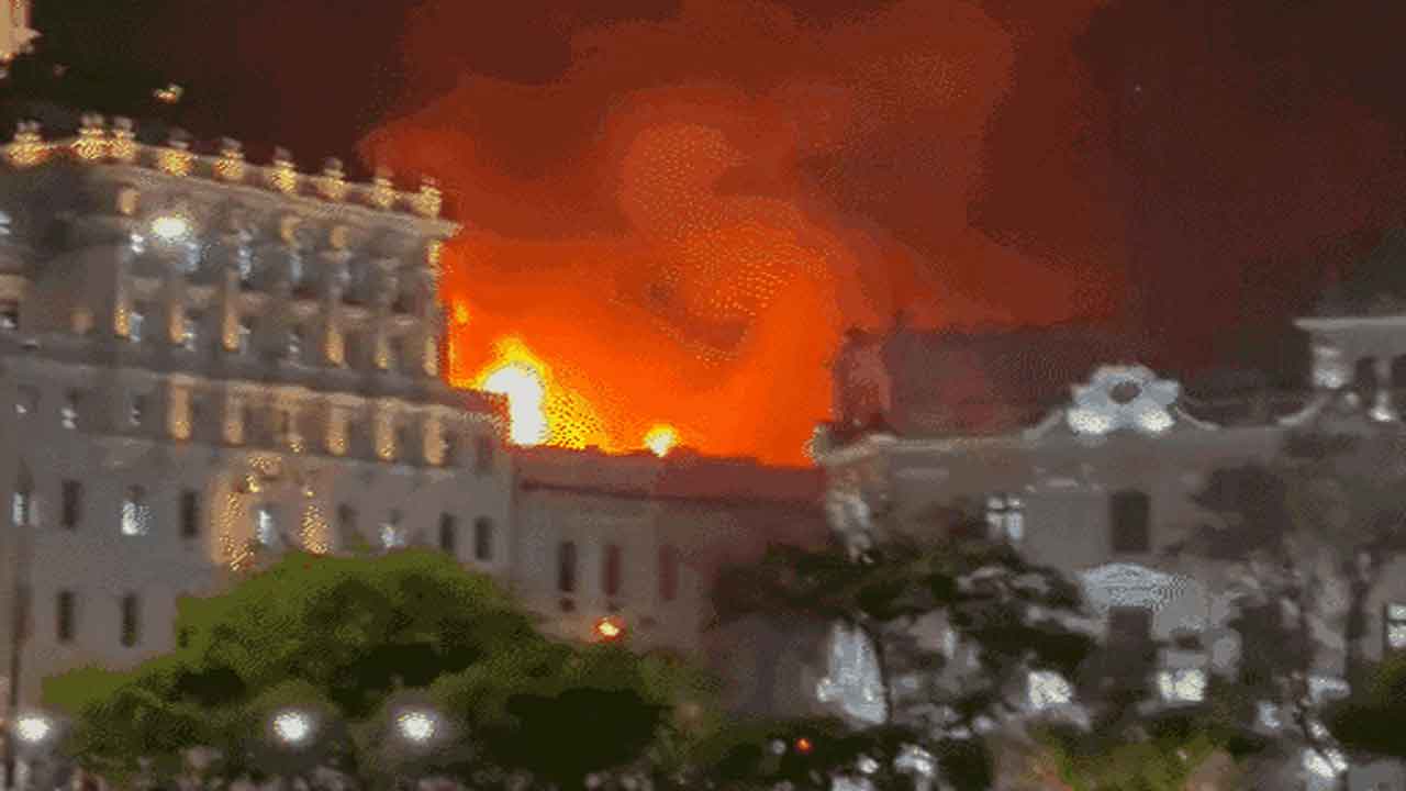 Peru fire | పెరులో తీవ్రరూపం దాల్చిన జాతీయ సమ్మె.. మంటల్లో బుగ్గయిన ప్రపంచ వారసత్వ కట్టడం