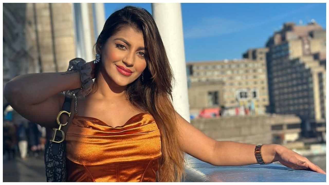 Yashika Aannand | గ్లామ‌ర్‌తో మైండ్ బ్లాక్ చేస్తున్న య‌షికా ఆనంద్‌..