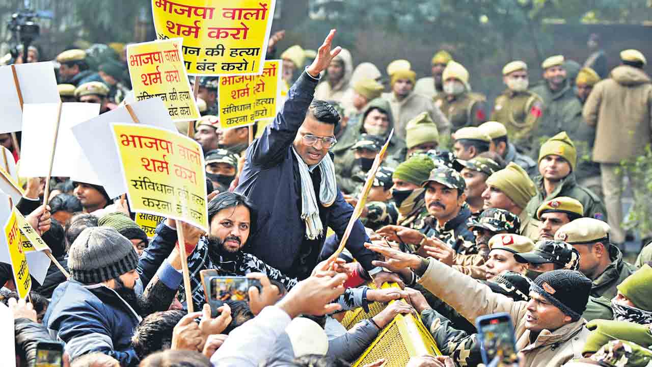 అడ్డదారుల్లో గెలిచేందుకే బీజేపీ ఎత్తులు