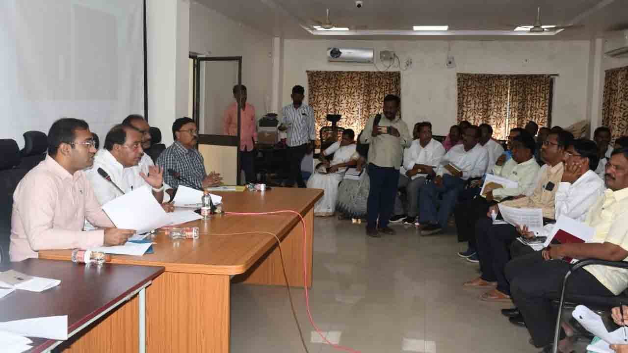 మోడల్‌ స్కూల్‌ పనులు వేగవంతం చేయాలి