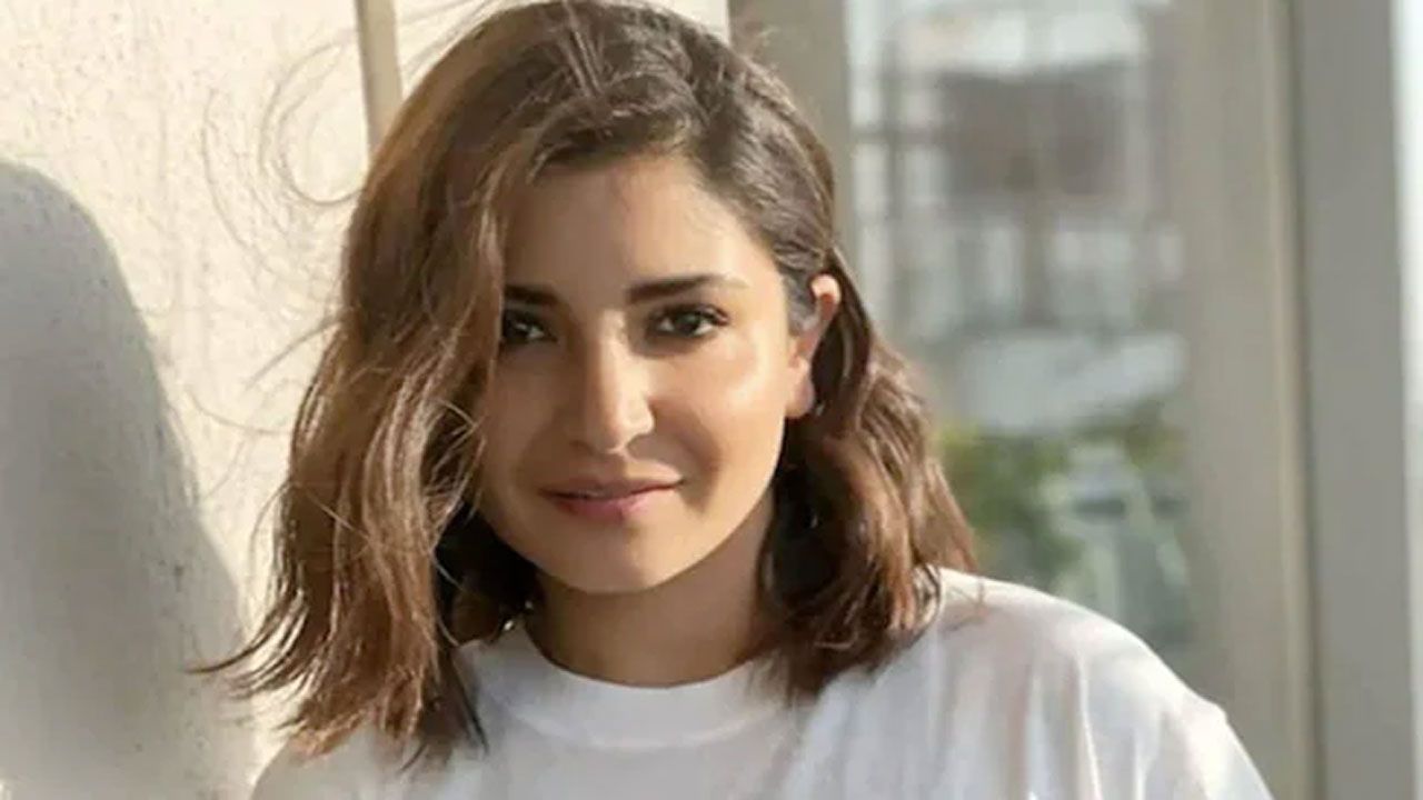 సేల్స్ ట్యాక్స్‌పై బాంబే హైకోర్టుకెళ్లిన న‌టి అనుష్కా