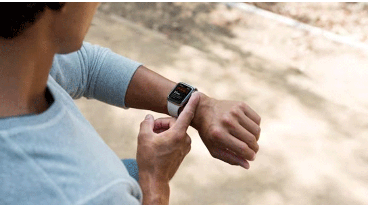 మ‌రో ప్రాణం నిల‌బెట్టిన యాపిల్ వాచ్ : హార్ట్ బ్లాకేజ్‌పై మ‌హిళ‌ను అల‌ర్ట్ చేసిన స్మార్ట్‌వాచ్‌