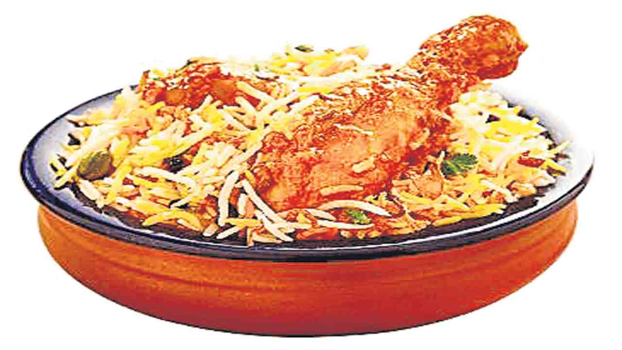 ఒక్క రోజులో 3.50 లక్షల బిర్యానీ ఆర్డర్లు