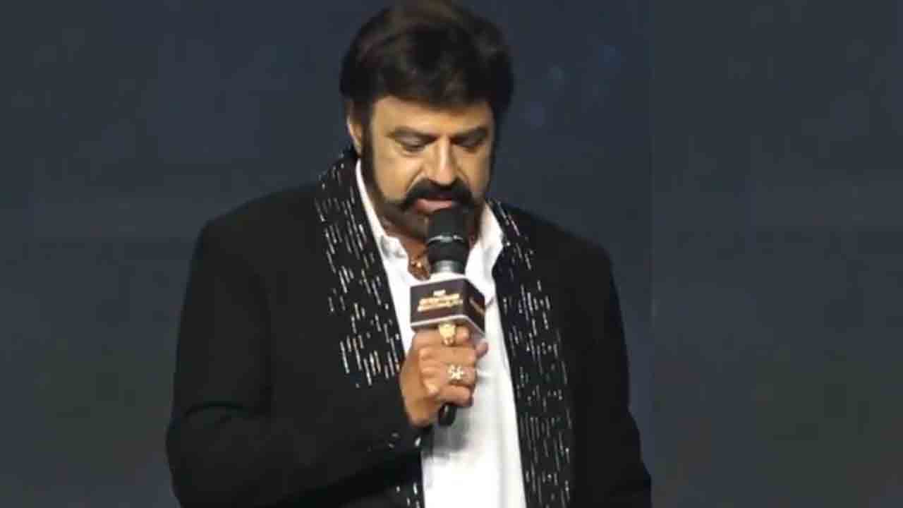 Balakrishna | స్టేజీపై పాట పాడిన బాలయ్య.. వీడియో వైరల్‌