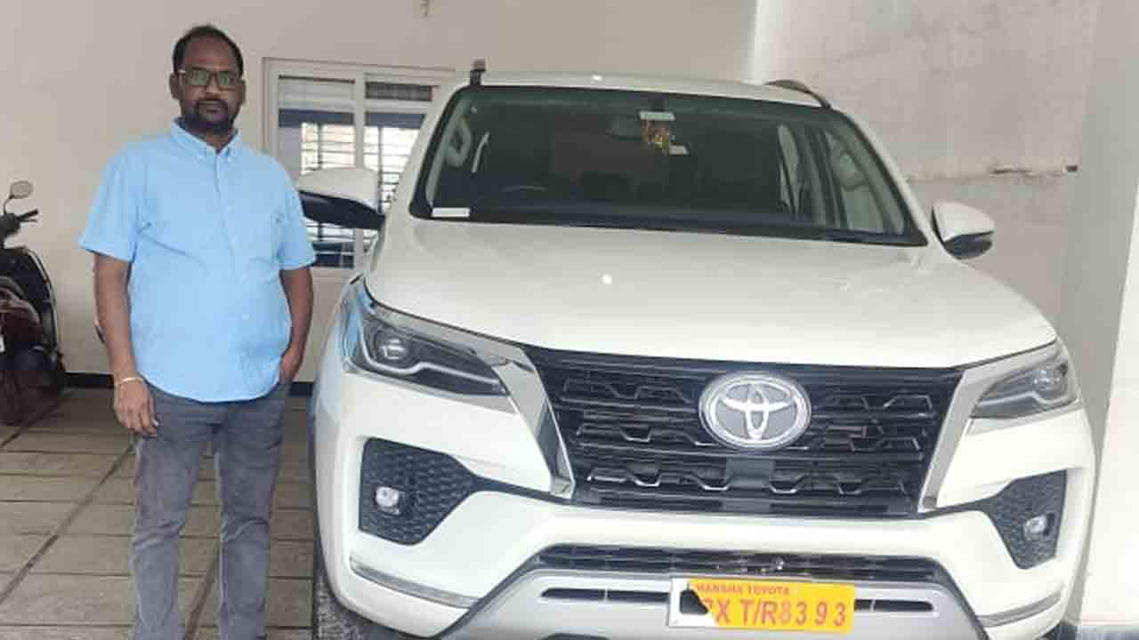 కారు ఫ్యాన్సీ నెంబర్‌కు రూ.2.36 లక్షలు