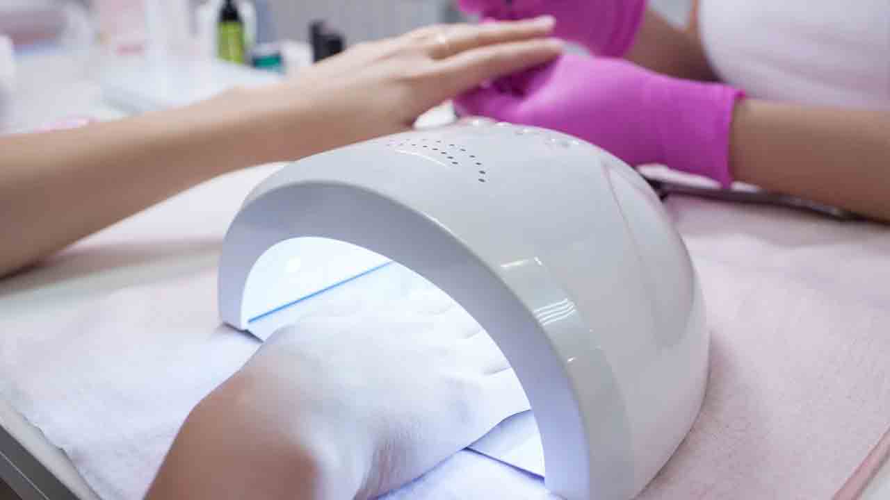 యూవీ నెయిల్‌ పాలిష్‌ డ్రయర్లతో క్యాన్సర్‌ ముప్పు