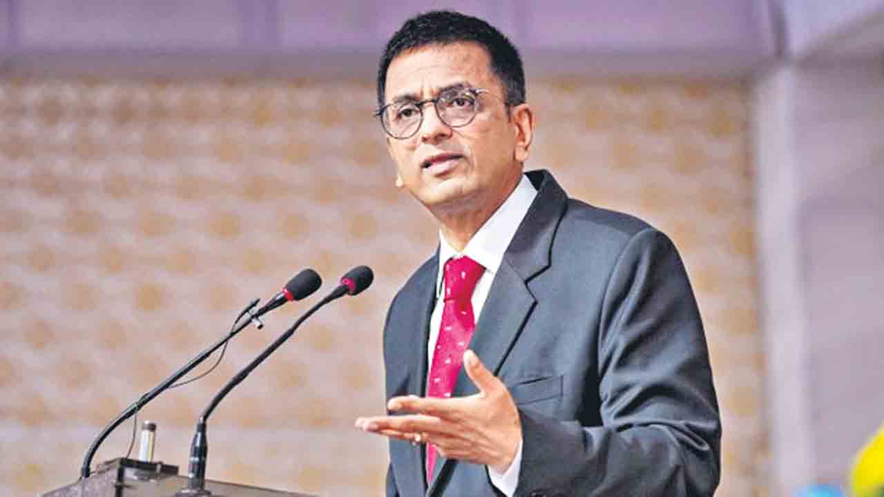 కుమార్తెలతో కోర్టుకు సీజేఐ