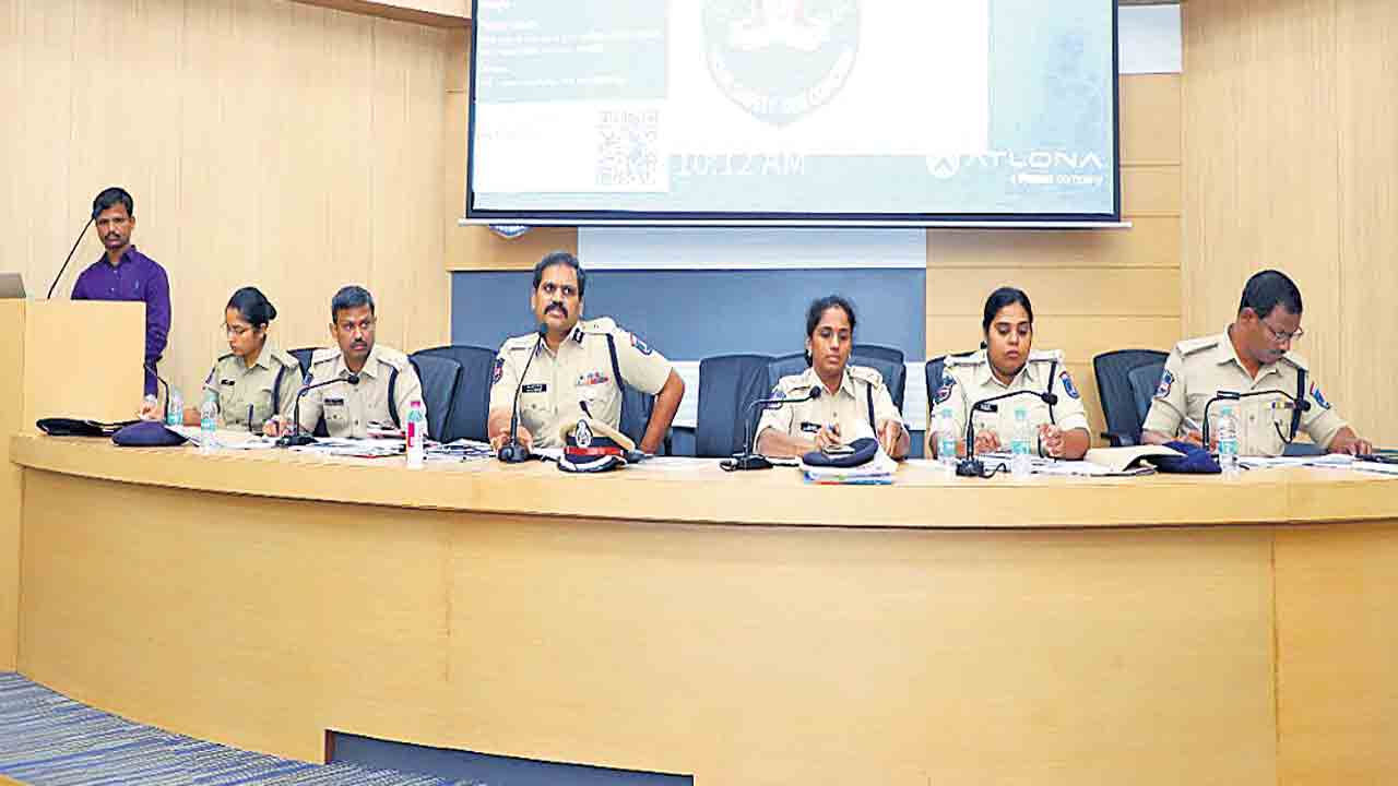 విజిబుల్ పోలీసింగ్తో గస్తీ పెంచండి