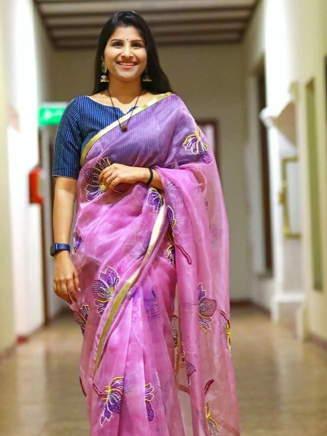 రాళ్ల దాడి ఘటనపై మంగ్లీ రియాక్షన్‌