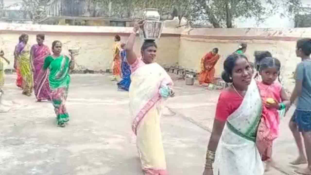 80 ఏండ్ల తర్వాత గుడిలోకి దళితులు