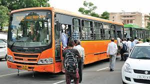 ఛాయ్ బ్రేక్ కోసం న‌డిరోడ్డుపై బ‌స్ నిలిపివేత‌ : డ్రైవ‌ర్‌పై విరుచుకుప‌డిన నెటిజ‌న్లు