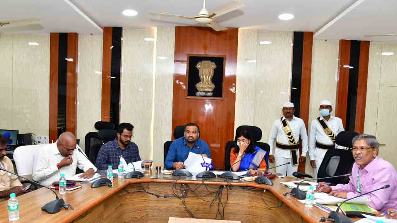 రుణాలకు సర్దుబాటు చేయొద్దు