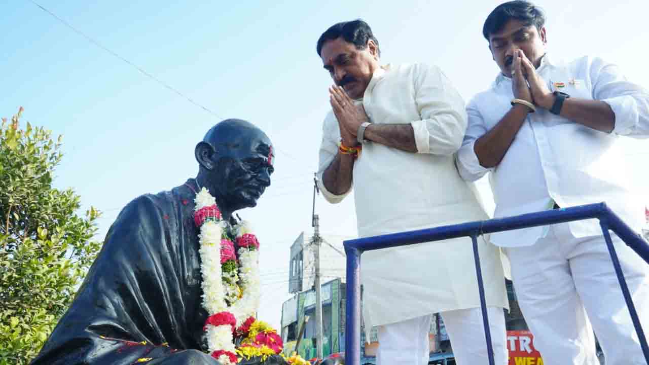 స్వాతంత్య్రం కోసం మహనీయుల త్యాగాలు మరువద్దు : మంత్రి ఎర్రబెల్లి