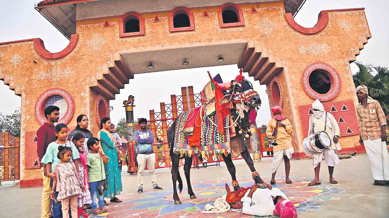 గారడీ మాటలు.. గంగిరెద్దుల విన్యాసాలు