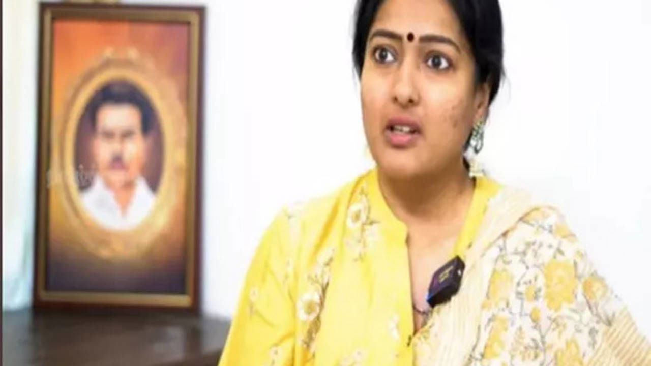 బీజేపీలో మ‌హిళ‌ల‌కు భ‌ద్ర‌త లేదు : కాషాయ పార్టీకి న‌టి గాయ‌త్రి ర‌ఘురాం రాజీనామా