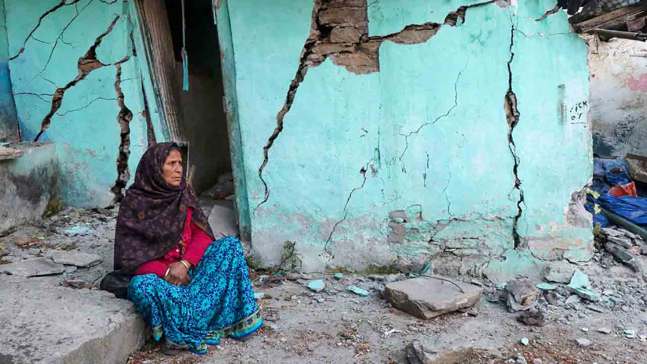 కర్ణ్‌ప్రయాగ్‌లోనూ పగుళ్లు.. 50 ఇండ్లకు బీటలు