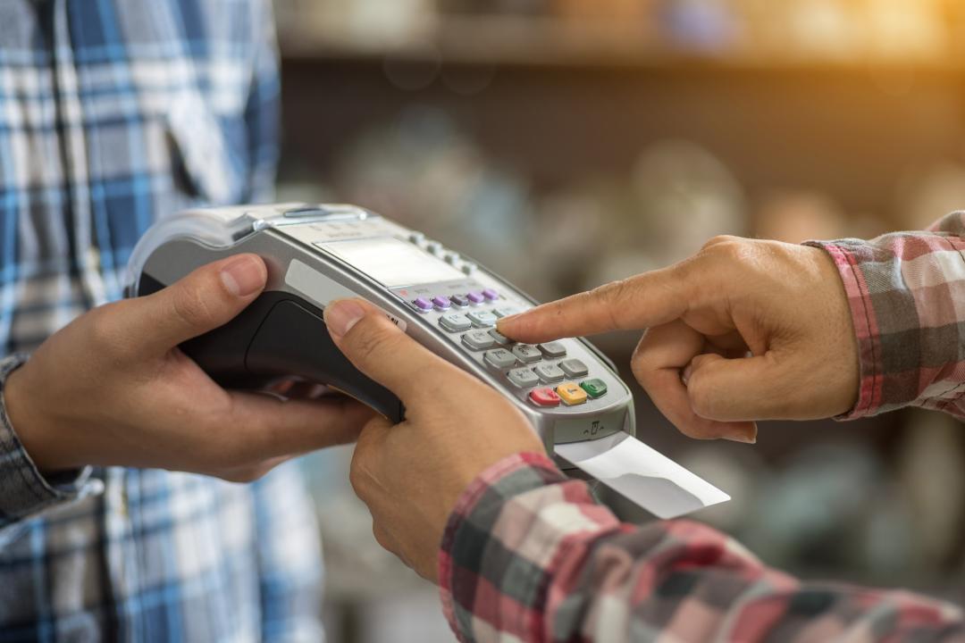 Cyber Crime | పీఓఎస్ మిషిన్‌తో డ‌బ్బులు కాజేయాల‌నుకున్న ఐఐటీ డ్రాప‌వుట్ అరెస్ట్‌.. 220 బ్యాంక్‌ కార్డులు స్వాధీనం