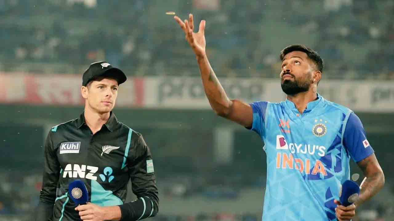 IND vs NZ | కీలకపోరుకు సిద్ధమైన టీమిండియా.. టాస్ గెలిచి బ్యాటింగ్ ఎంచుకున్న న్యూజిలాండ్