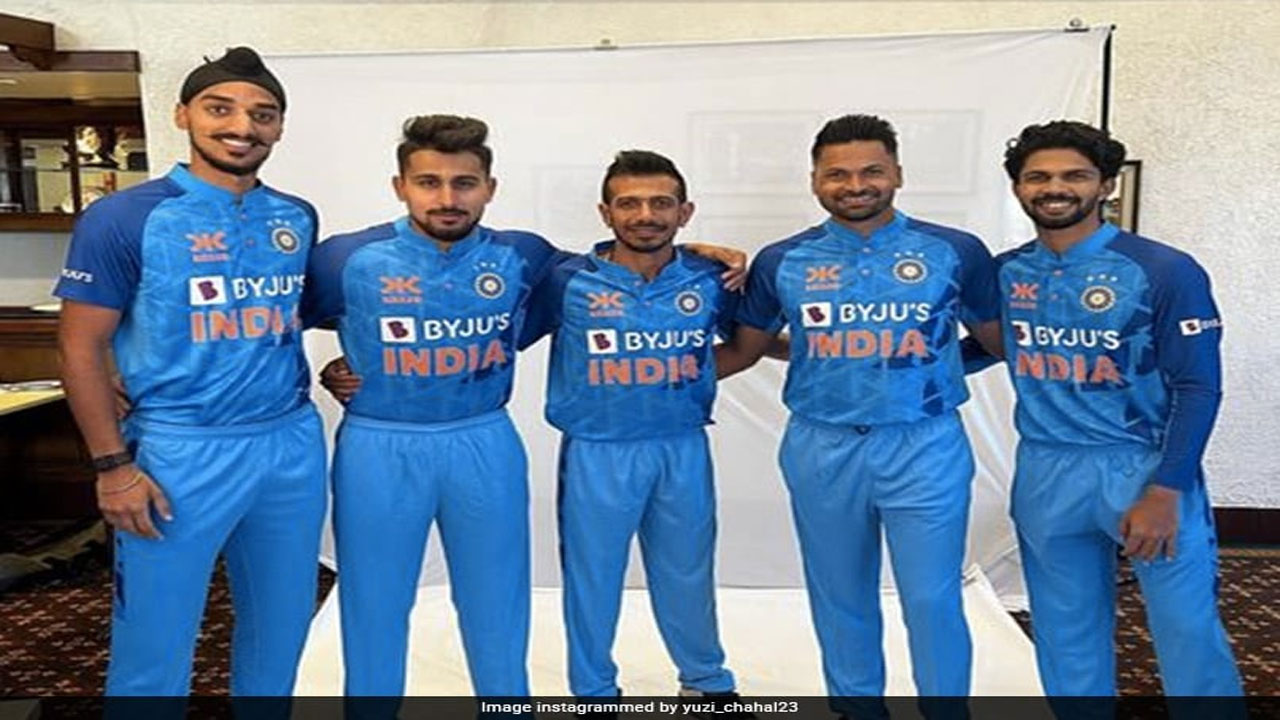 టీమిండియా క్రికెటర్ల జెర్సీలపై కొత్త లోగో..