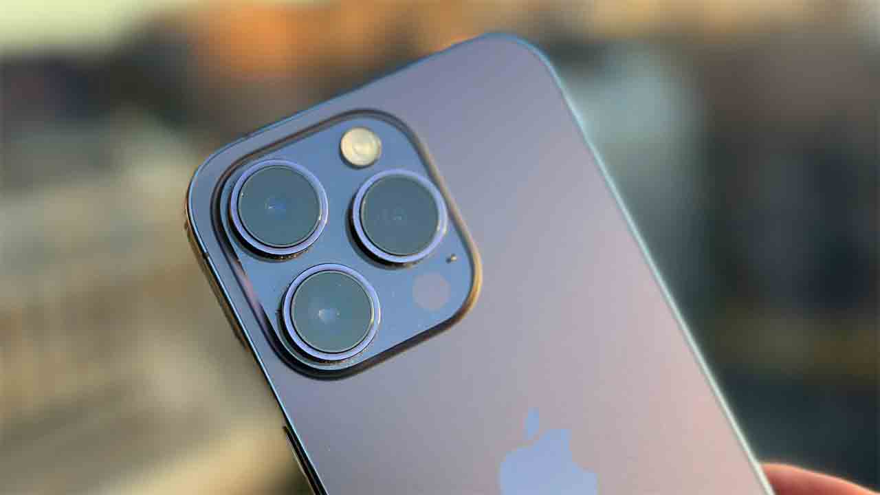 iPhone 14 | గూగుల్ మ్యాప్స్ అడవిలో చిక్కుకునేలా చేస్తే.. ఐఫోన్ 14 కాపాడింది