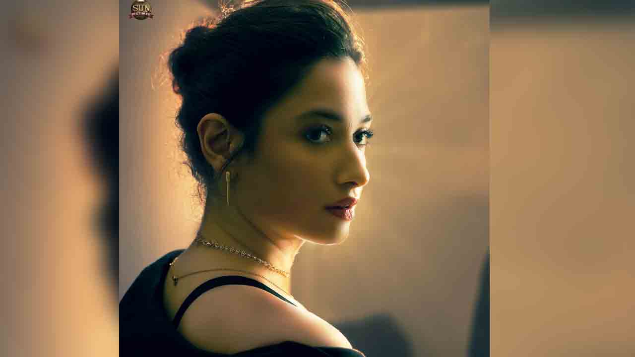 Tamannaah | జైలర్‌ సెట్స్‌ లో తమన్నా.. గ్లామరస్ లుక్‌
