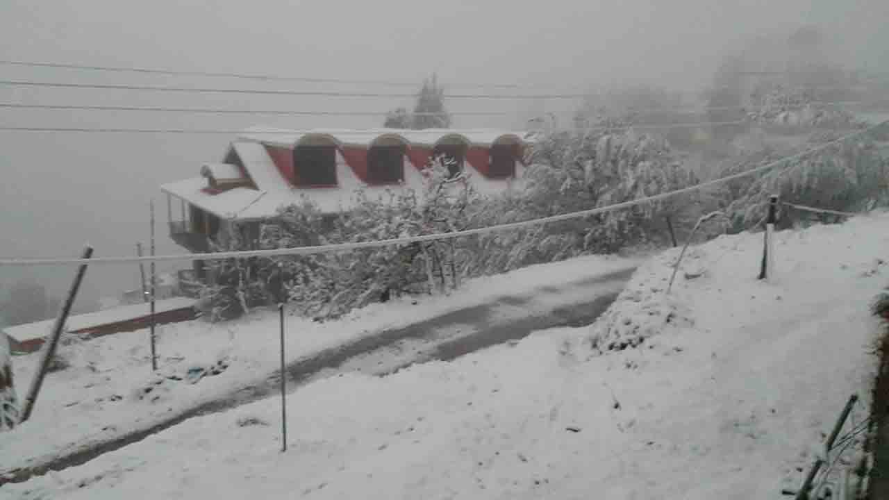 జోషీమఠ్‌లో భారీగా కురుస్తున్న మంచు