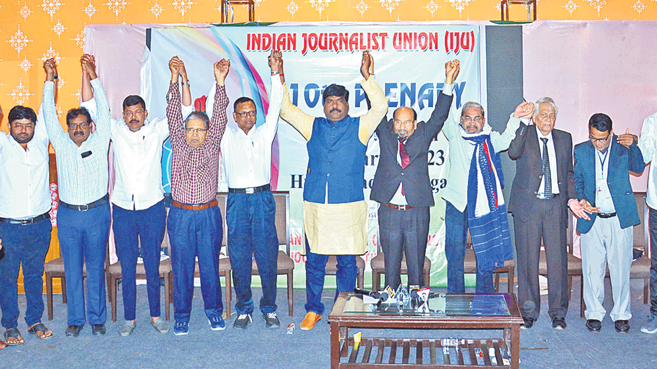 జర్నలిస్టులకు సవాళ్లు కొత్తకాదు