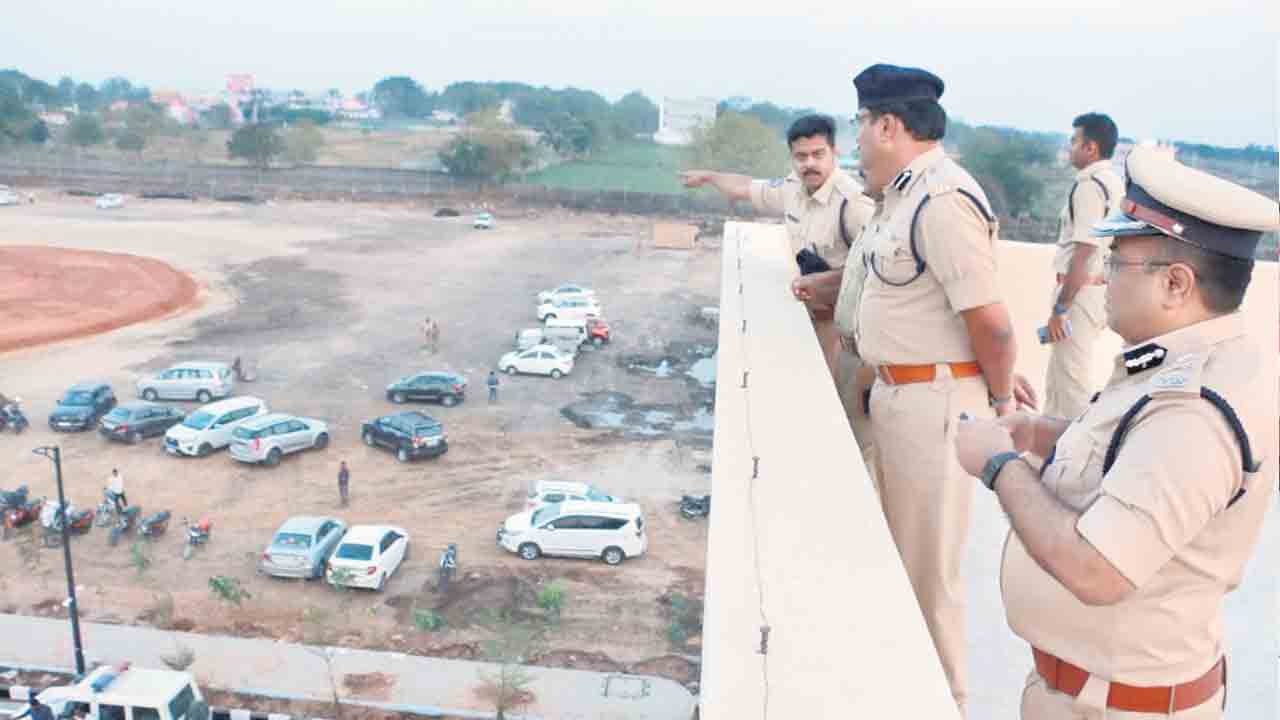 అప్పగించిన పనిని..నిబద్ధతతో నిర్వర్తించాలి