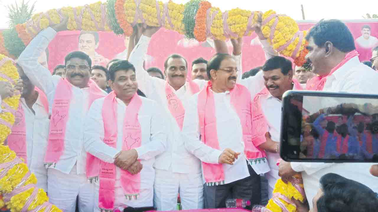 ఎర్రకోటపై బీఆర్‌ఎస్‌ జెండా ఎగురవేస్తాం