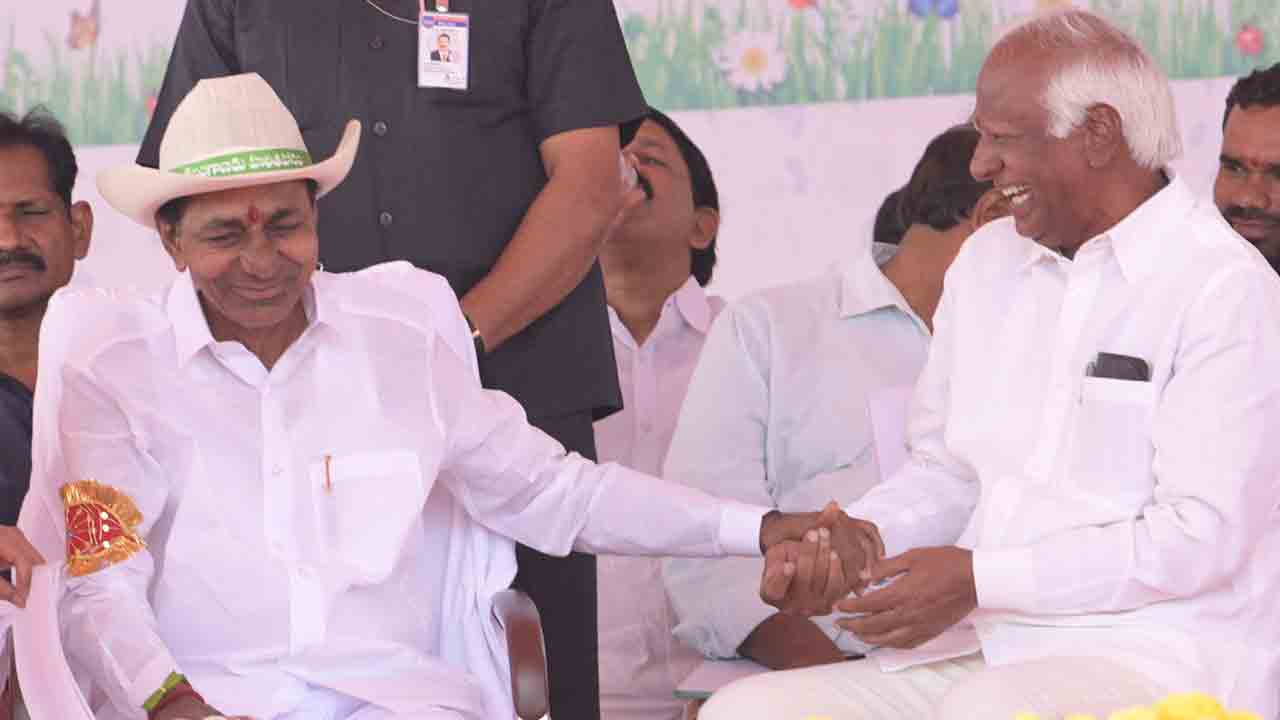 మానుకోటపై సీఎం వరాల జల్లు