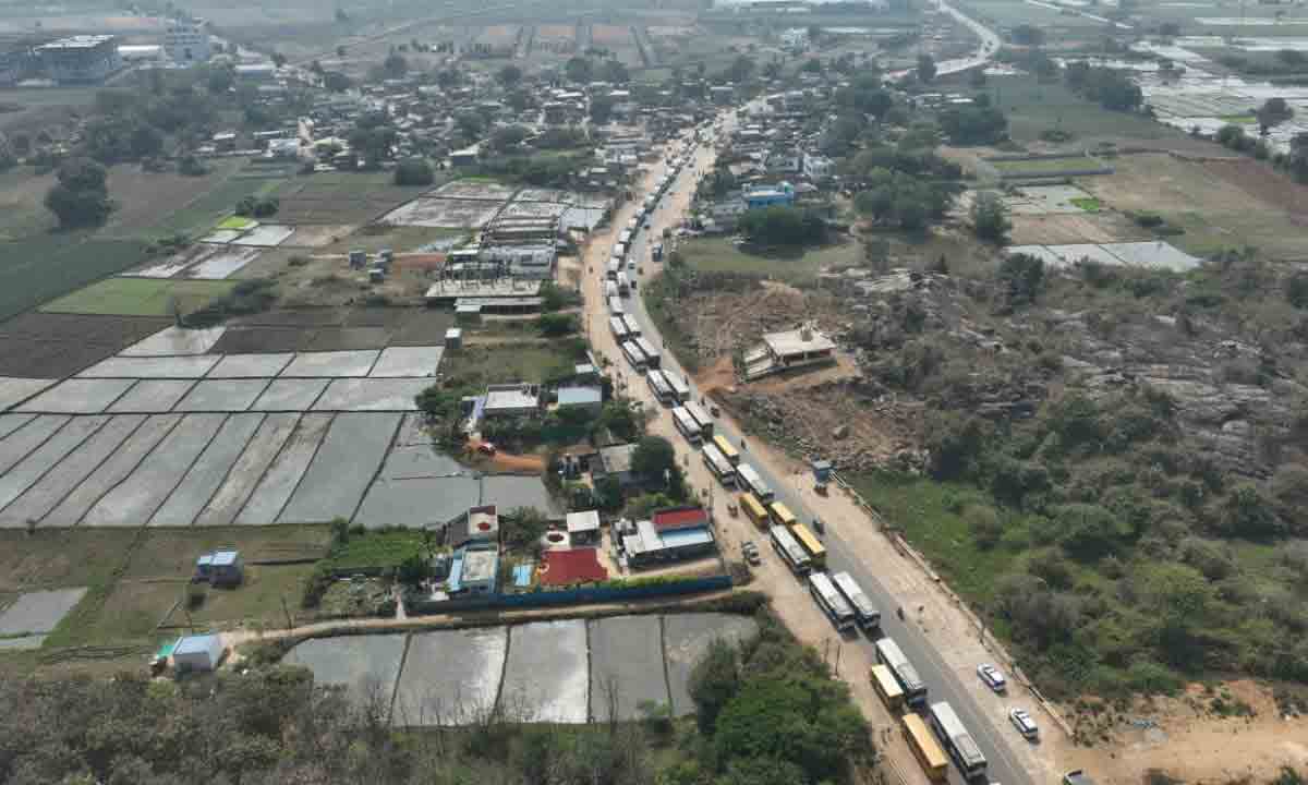 దారులన్నీ ఖమ్మం వైపే… బీఆర్‌ఎస్‌ బహిరంగ సభ ఫొటో గ్యాలరీ