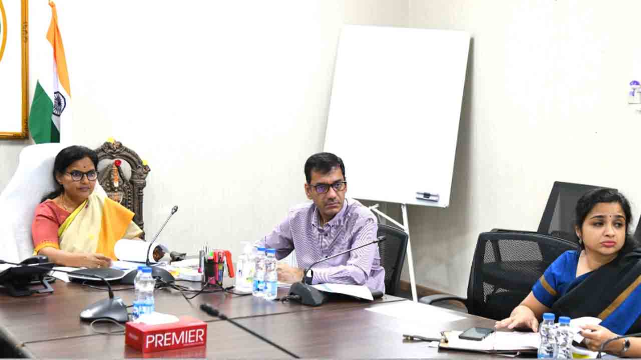 కంటి వెలుగుపై క‌లెక్టర్ల‌తో సీఎస్ శాంతి కుమారి వీడియో కాన్ఫ‌రెన్స్‌