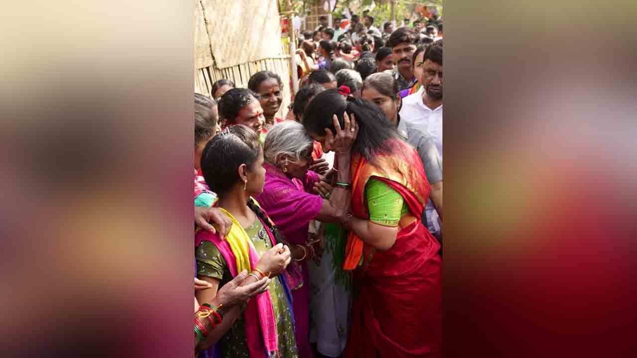 ప్ర‌జ‌ల ప్రేమ‌, ఆశీర్వాదాల‌కు ఎప్ప‌టికీ రుణ‌ప‌డి ఉంటా.. క‌విత ట్వీట్