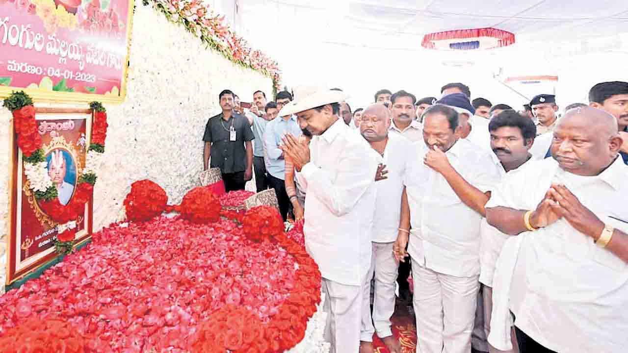 మంత్రి గంగులకు సీఎం కేసీఆర్‌ పరామర్శ