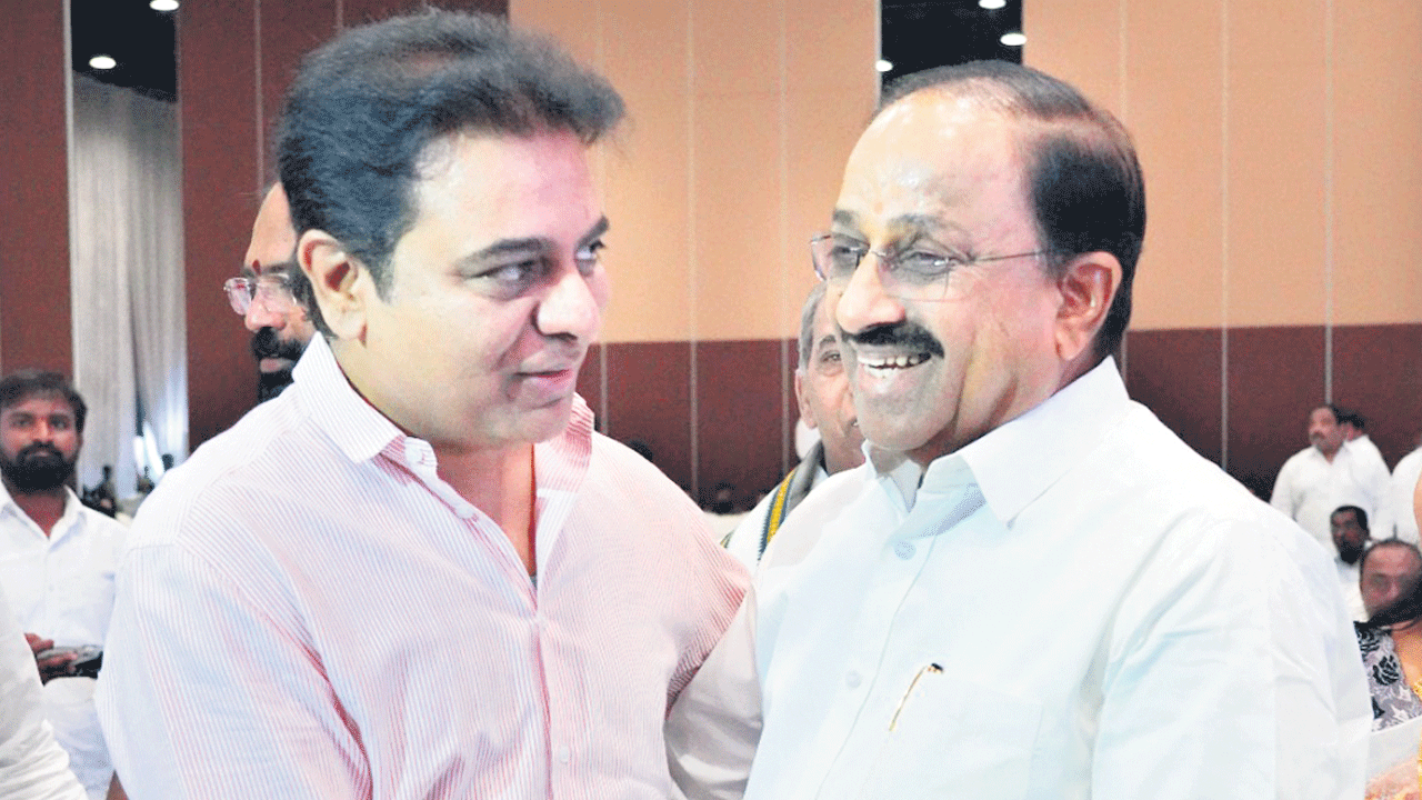 మంత్రి కేటీఆర్‌కు తుమ్మల పరామర్శ