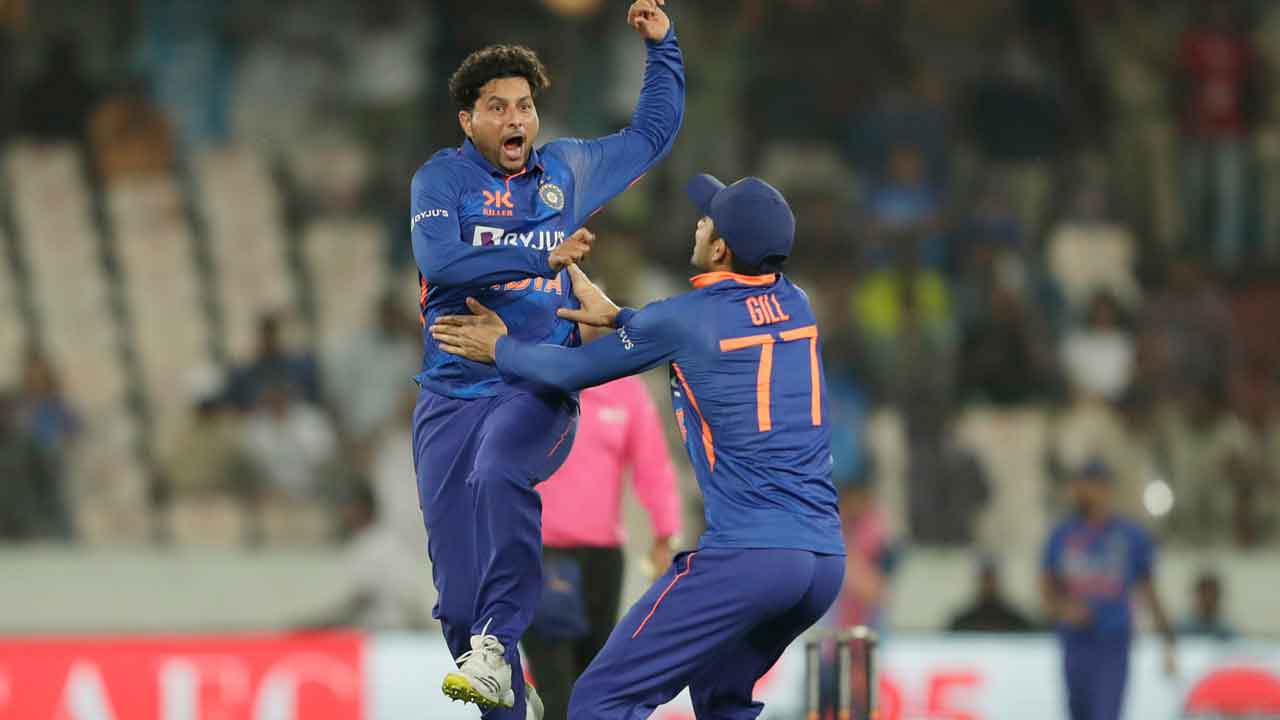 IND vs NZ | కుల్దీప్ యాద‌వ్‌కు రెండో వికెట్‌.. ఎల్బీగా వెనుదిరిగిన మిచెల్‌