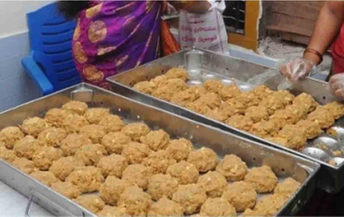 శ్రీవారి లడ్డు కౌంటర్‌లో రూ. 2 లక్షలు చోరీ..పోలీసులకు ఫిర్యాదు