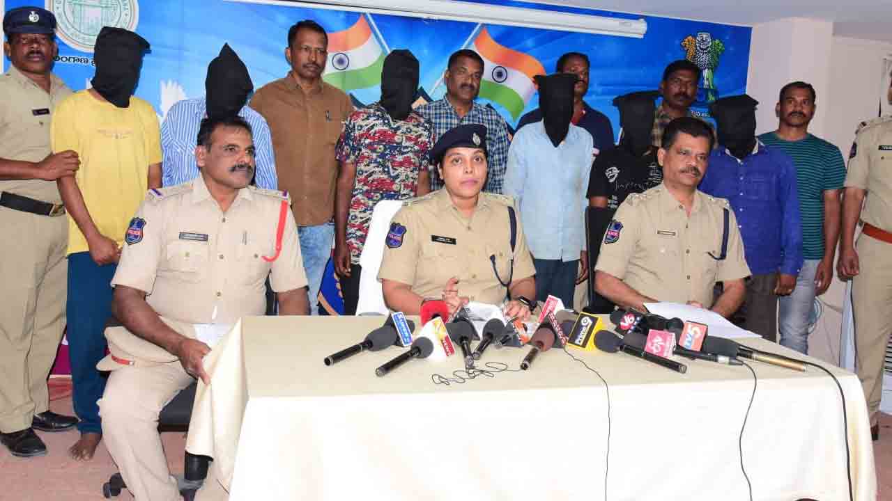 అంతర్రాష్ట్ర దారి దోపిడీ ముఠా అరెస్ట్‌