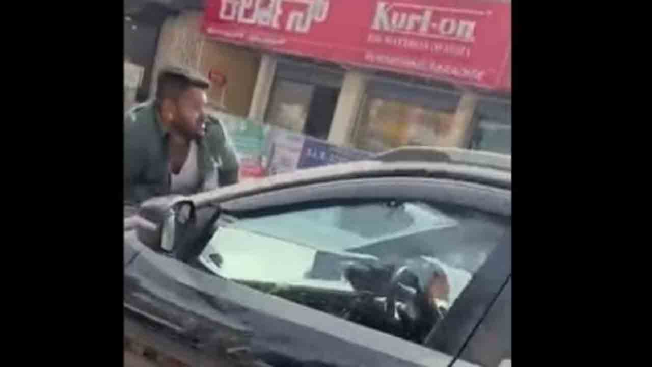 Watch: ప్రమాదంపై వ్యక్తితో గొడవ.. కారు బానెట్‌పై ఈడ్చుకెళ్లిన మహిళ