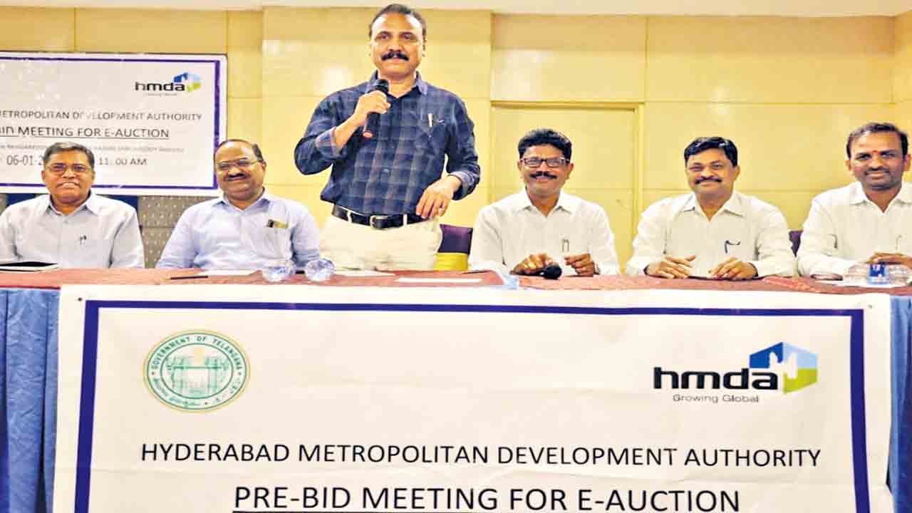 పారదర్శకంగా ప్రభుత్వ భూముల విక్రయం