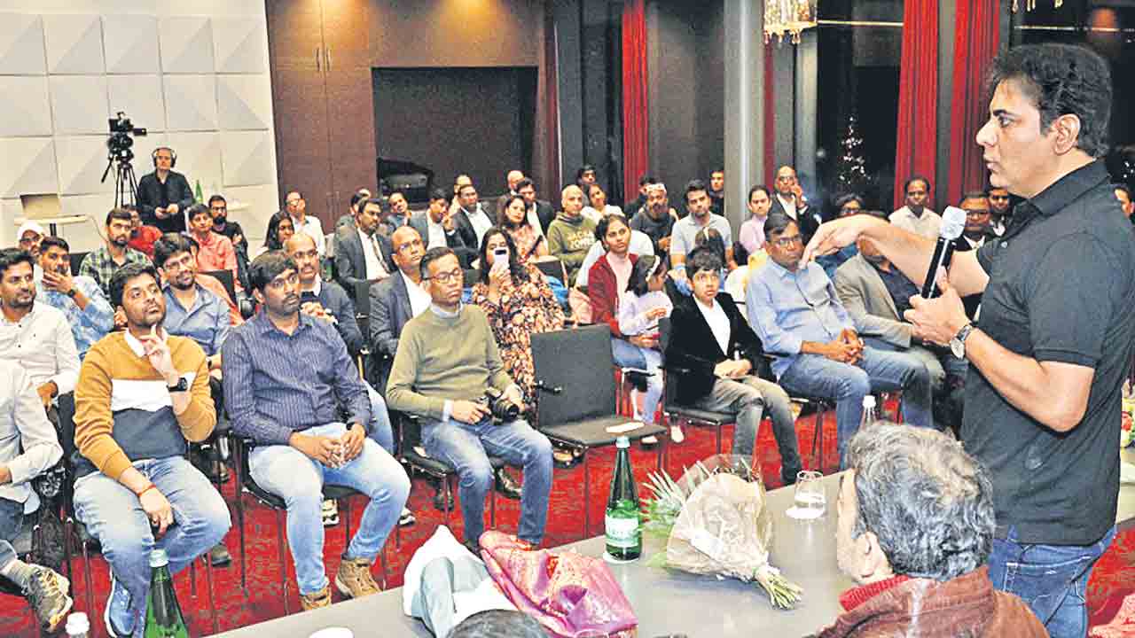 మోదీ.. 100 లక్షల కోట్లు ఏం చేశారు?