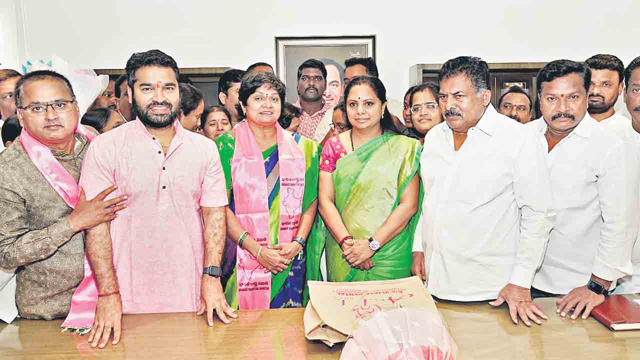 బీఆర్‌ఎస్‌లోకి బీజేపీ నేత విజయలక్ష్మి