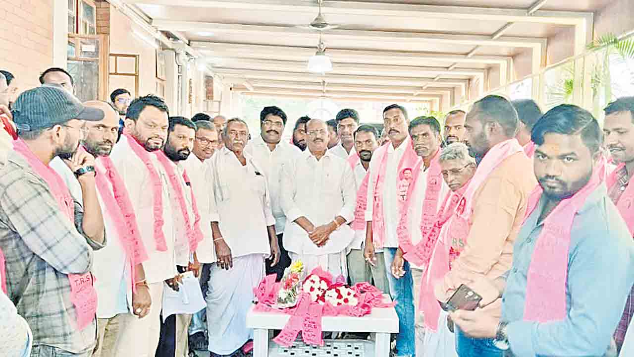 అభివృద్ధికి ఆకర్షితులై బీఆర్‌ఎస్‌లో చేరిక