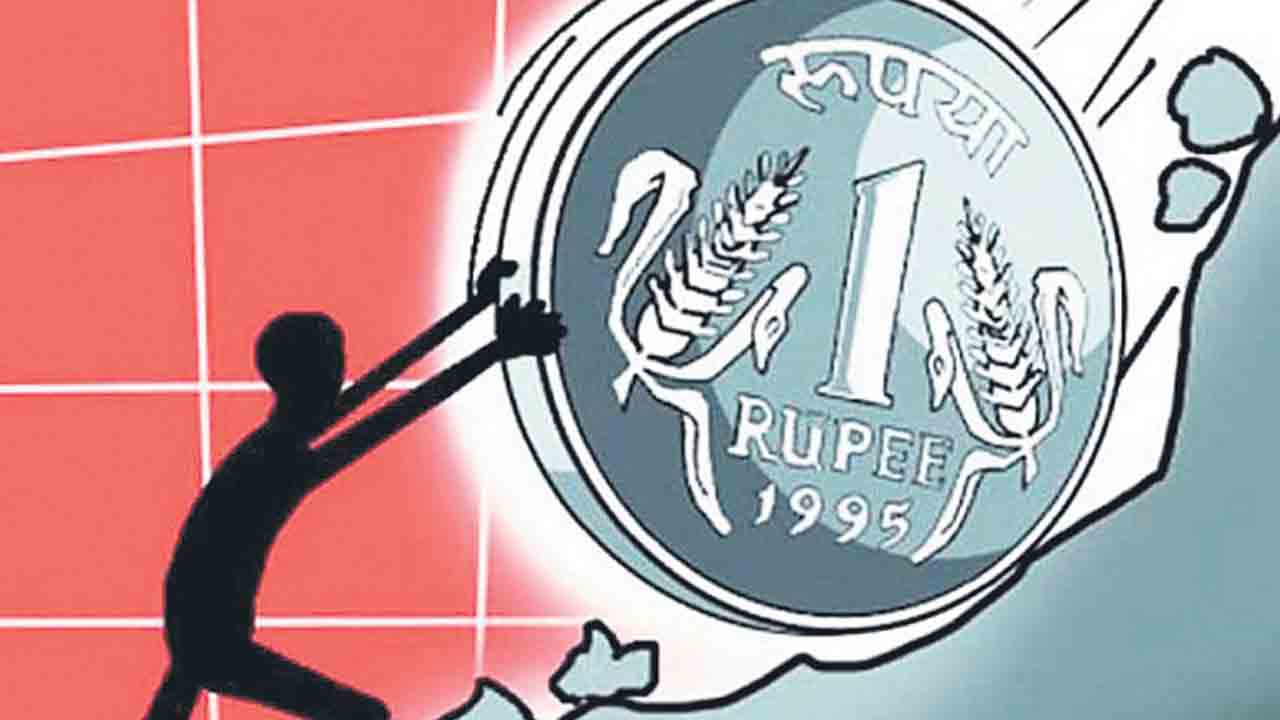 రూపాయి ఢమాల్‌.. మరోసారి 83 స్థాయికి మారకం విలువ పతనం